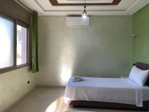 Postel nebo postele na pokoji v ubytování IGHIZ INN resort + 37 fotografií