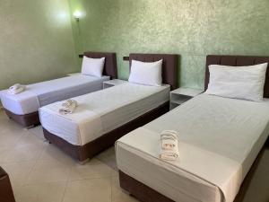 Postel nebo postele na pokoji v ubytování IGHIZ INN resort