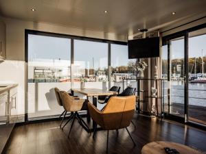 a dining room with a view of the water at Floating Comfort in Peenemünde in Peenemünde +31 photos