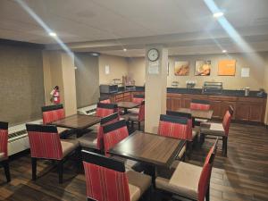 韦瑟斯菲尔德 - 哈特福德康福特茵酒店餐厅或其他用餐的地方