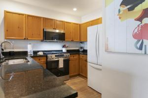 Nhà bếp/bếp nhỏ tại 320 Chapel Square condo