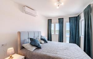 Posteľ alebo postele v izbe v ubytovaní Awesome Apartment In Blato