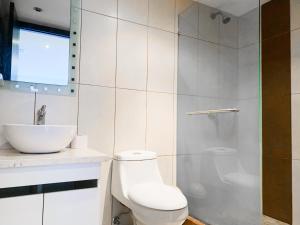 Ένα μπάνιο στο Suite vista al rio en el mejor lugar de Guayaquil Ecuador +77 φωτογραφίες