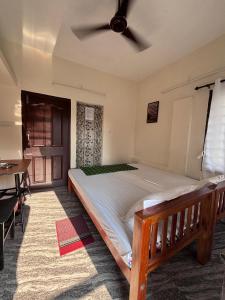 Postel nebo postele na pokoji v ubytování Hornbill inn + 20 fotografií