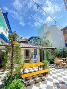 Budova, kde se aparthotel nachází