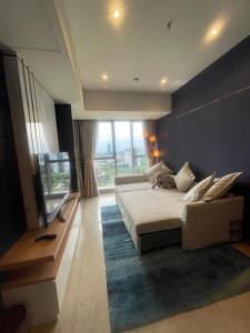 Μια τηλεόραση ή/και κέντρο ψυχαγωγίας στο Aravaya Living at Branz BSD