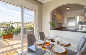 Η κουζίνα ή μικρή κουζίνα στο Nice Apartment In Mijas With Wifi