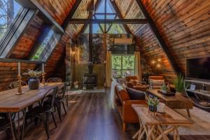 Ruang duduk di The Needles Cabin Flagstaff