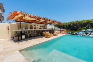 a villa with a swimming pool and a bar at El Barranco Galapagos in Puerto Ayora