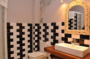 A bathroom at Apartamentos Turismo Rural Casa Purroy