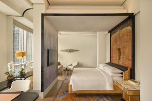 Keraton At The Plaza, part of The Unbound Collection by Hyatt客房内的一张或多张床位