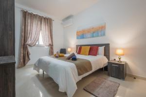 Postel nebo postele na pokoji v ubytování Girna - Entire 3BR Ground floor Charming Apartment