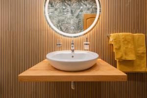 Koupelna v ubytování Girna - Entire 3BR Ground floor Charming Apartment + 12 fotografií