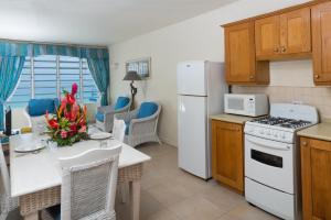 Кухня или мини-кухня в Rostrevor Hotel
