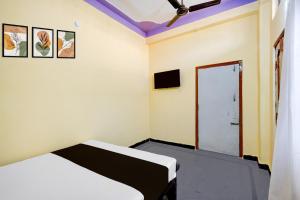 Una cama o camas en una habitación de Hotel O Lucky