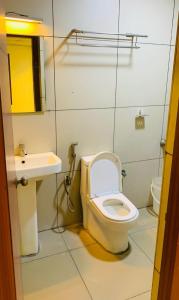 Koupelna v ubytování Hotel Adya Classsic