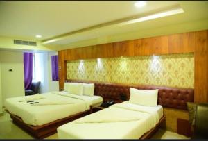 Postel nebo postele na pokoji v ubytování Hotel Adya Classsic