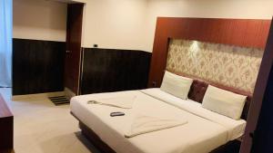 Postel nebo postele na pokoji v ubytování Hotel Adya Classsic