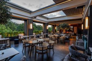Restaurace v ubytování Kwetu Nairobi, Curio Collection By Hilton