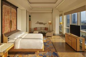 Keraton At The Plaza, part of The Unbound Collection by Hyatt客房内的一张或多张床位
