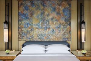 Keraton At The Plaza, part of The Unbound Collection by Hyatt客房内的一张或多张床位