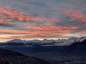 Gallery image of Sunny apartment with outdoor dinning in Veysonnaz