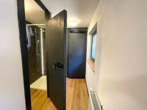 Fotografie z fotogalerie ubytování Chalet in Mayrhofen near Ski Slopes v Mayrhofenu + 28 fotografií