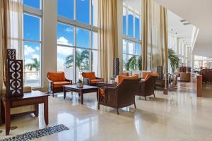 Vestíbul o recepció de Marenas Beach Resort Private Luxury Suites