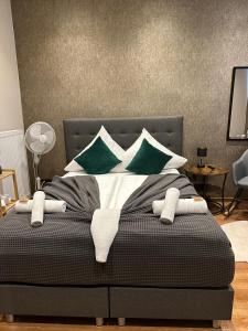 a bedroom with a bed with green and white pillows at Relax in Duisburg