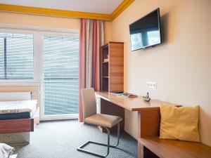 TV a/nebo společenská místnost v ubytování Zirben Diamant Rooms & Dogs + 25 fotografií