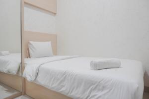 Postel nebo postele na pokoji v ubytování Comfort and Warm 2BR at Parkland Avenue Apartment By Travelio