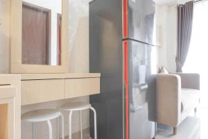 Posezení v ubytování Comfort and Warm 2BR at Parkland Avenue Apartment By Travelio