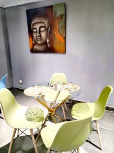 Χώρος καθιστικού στο Reutlwane Gardens Apartments