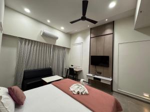 Adarsh Hotel房間的床