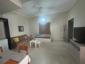 Μια τηλεόραση ή/και κέντρο ψυχαγωγίας στο Joanna's place