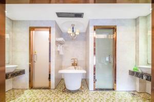 Kylpyhuone majoituspaikassa Yiwu Yunjing Hotel