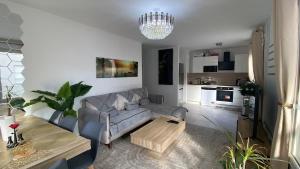 シャトネ・マラブリーにあるLinaLand - Charming apartment near Parisのギャラリーの写真 +38枚の写真