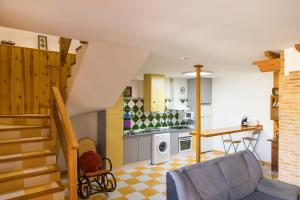 Kuchyň nebo kuchyňský kout v ubytování Casa Mistral - Complejo Rural Los Cuatro Vientos