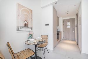 Gallery image of Modern Bali Vibes Studio with Pool and Palm Tree Views JVC in Dubai