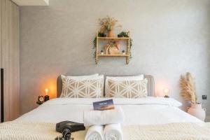 Gallery image of Modern Bali Vibes Studio with Pool and Palm Tree Views JVC in Dubai
