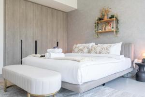 Gallery image of Modern Bali Vibes Studio with Pool and Palm Tree Views JVC in Dubai