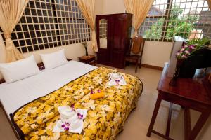 Tempat tidur dalam kamar di Okay Guesthouse Siem Reap