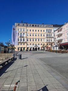 Budova, kde se apartmán nachází + 1 fotografie