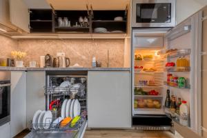 Η κουζίνα ή μικρή κουζίνα στο Louren Apartments