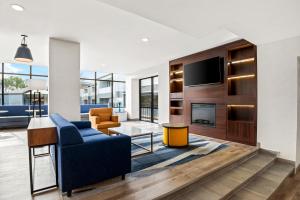 TV a/nebo společenská místnost v ubytování MainStay Suites Prince George - Fort Lee