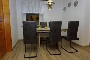 TV a/nebo společenská místnost v ubytování Ferienwohnung Anderswo