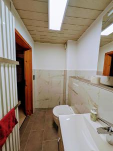 Koupelna v ubytování Ferienwohnung Anderswo + 14 fotografií
