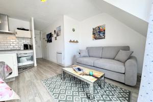 Η κουζίνα ή μικρή κουζίνα στο Charmant T2 cosy - Balcon - 300m des plages +16 φωτογραφίες