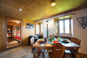 a dining room with a wooden table and chairs at Cottage Obereichholzberg in Weesen