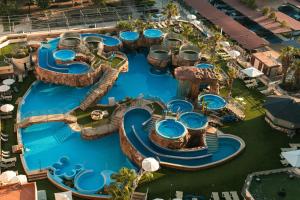 Der Swimmingpool an oder in der Nähe von Hotel Magic Games 4